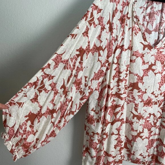 Old Navy Womens Plus XL Floral Long Sleeve Blouse Shirt Top V Neck - Picture 4 of 7